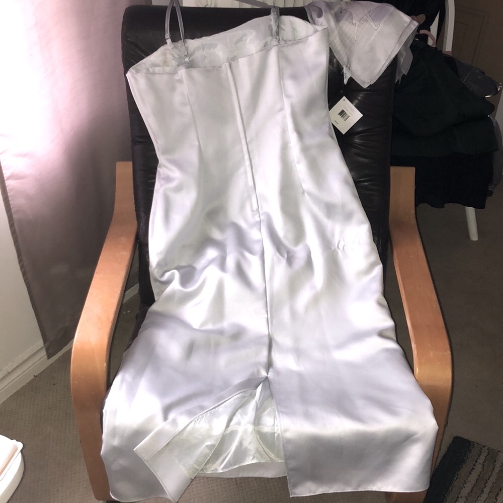 BRAEMAR (16p) Slimfit Elegant Satin Gown with beads at front & slit on back